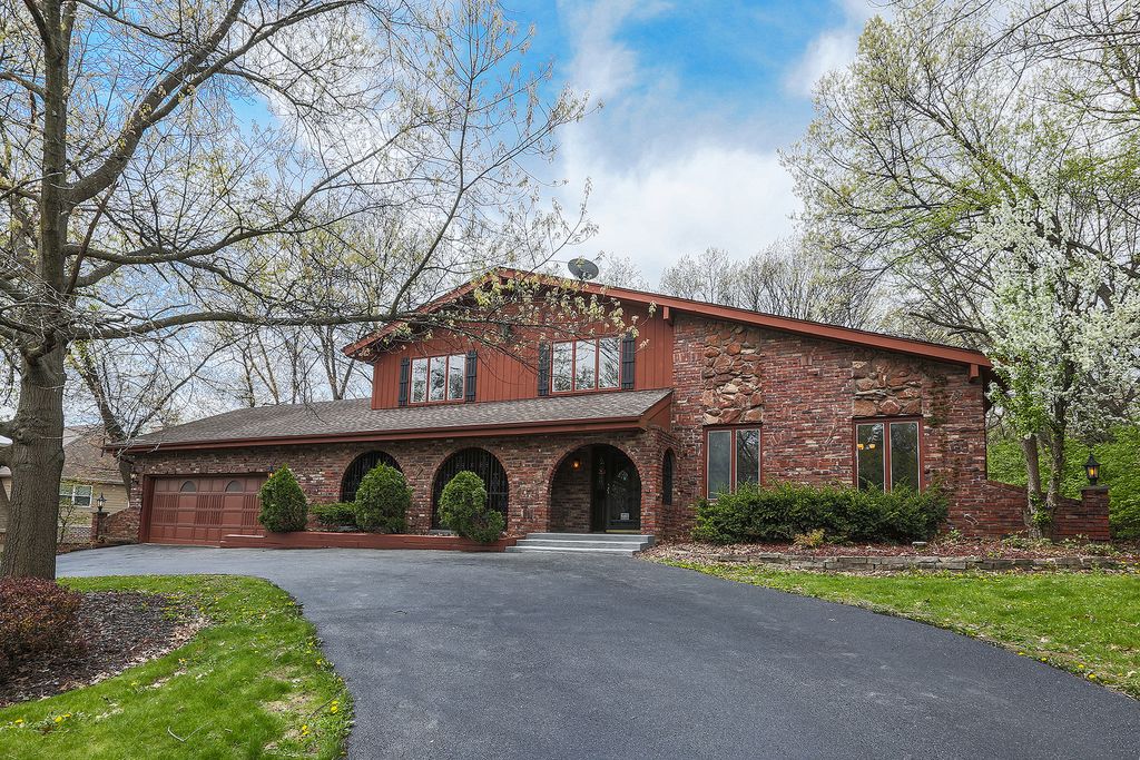 16210 S Oak Valley Trl, Homer Glen, IL 5 Bed, 4 Bath SingleFamily