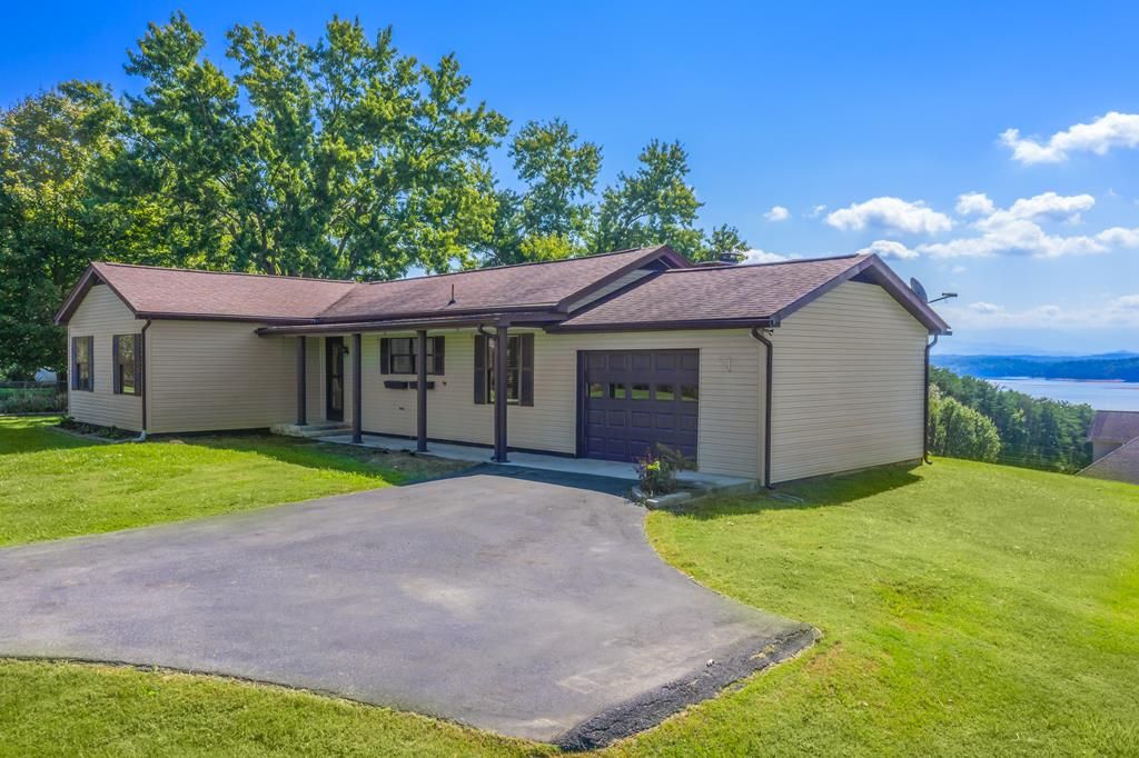 1211 Fairfield Ln, Dandridge, TN 37725