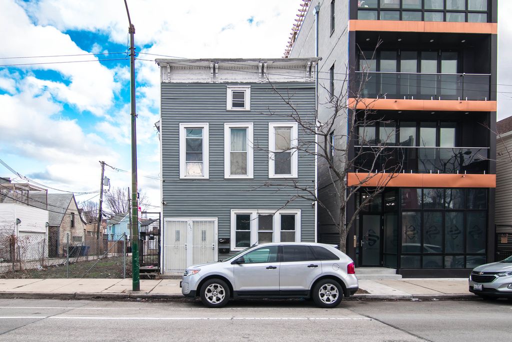 615 W 18th St, Chicago, IL 60616