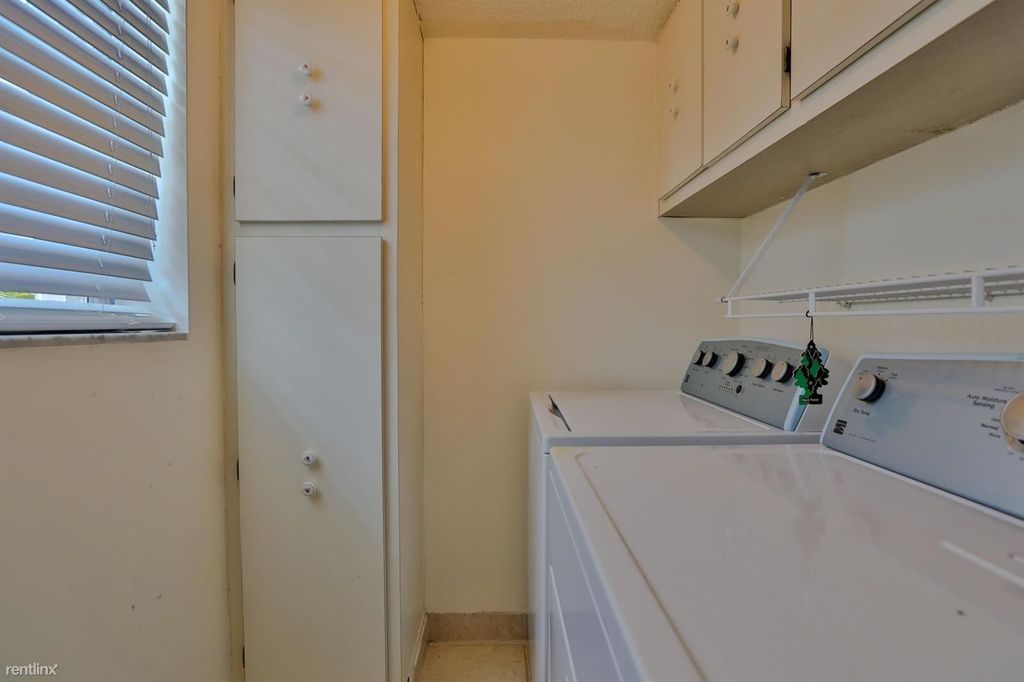 2314 NE 7th St, Hallandale Beach, FL 33009