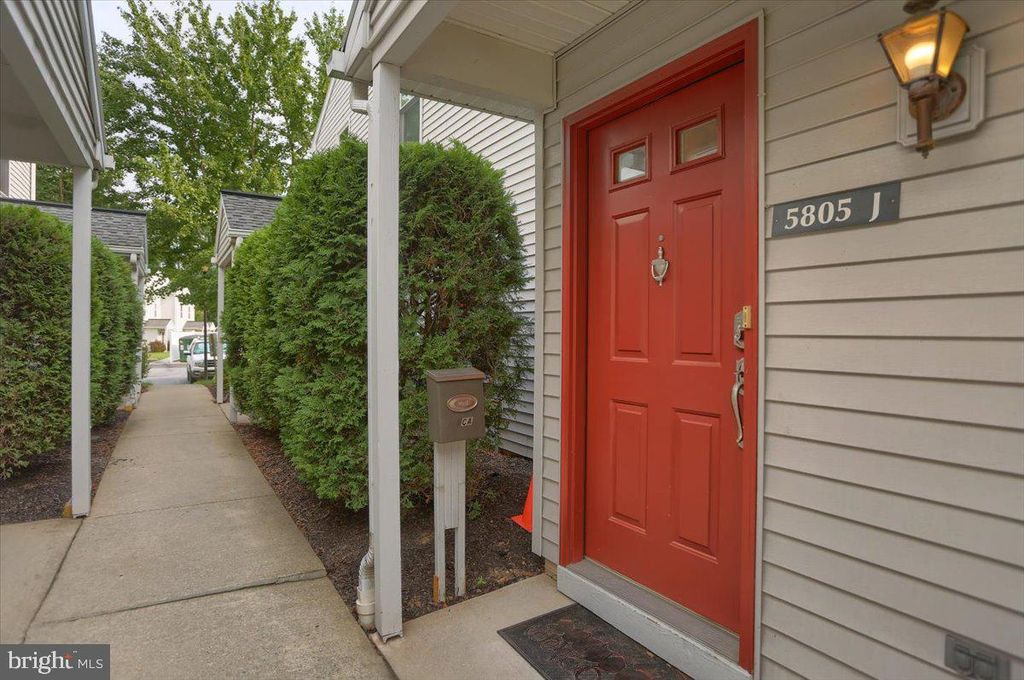 5805 Hidden Lake Dr, Harrisburg, PA 17111