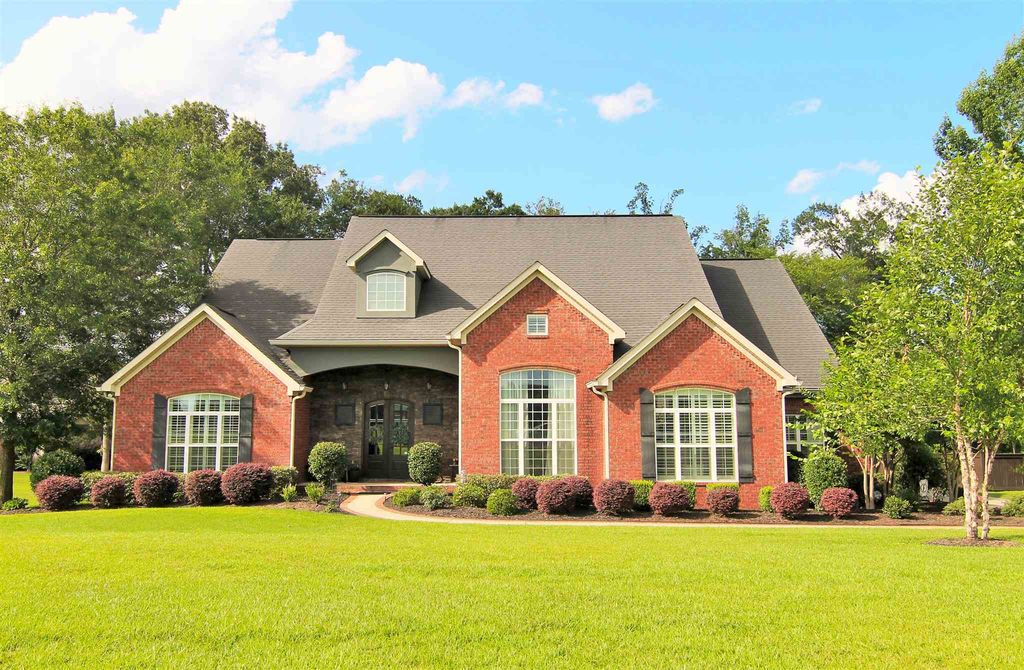 1041 Chattahoochee Dr, Bonaire, GA - 4 Bed, 4 Bath Single-Family Home