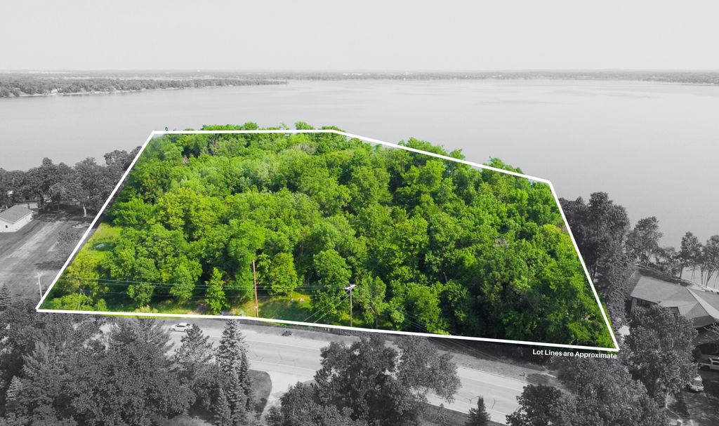 798 S  Shore Dr, Detroit Lakes, MN 56501