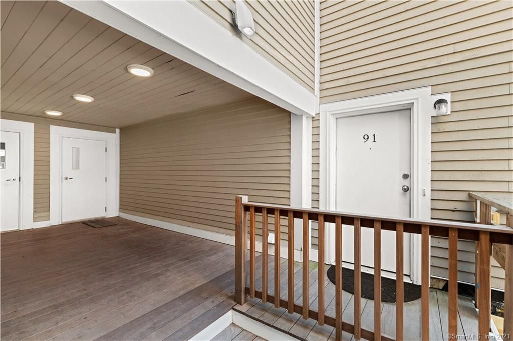 91 Harbour Clos #C, New Haven, CT 06519