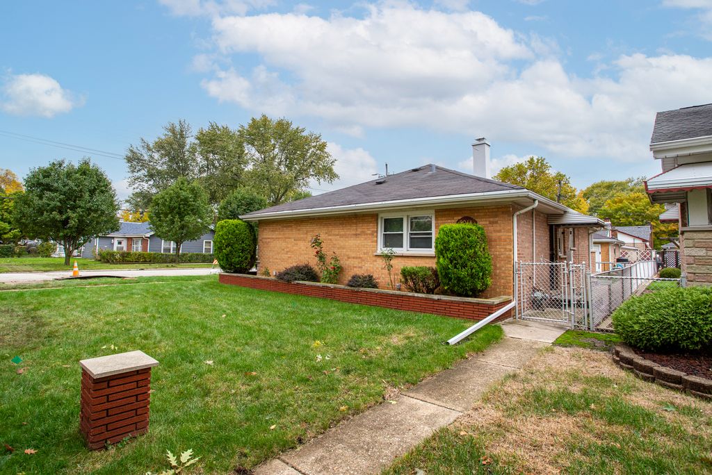 9044 S 50th Ave, Oak Lawn, IL 60453