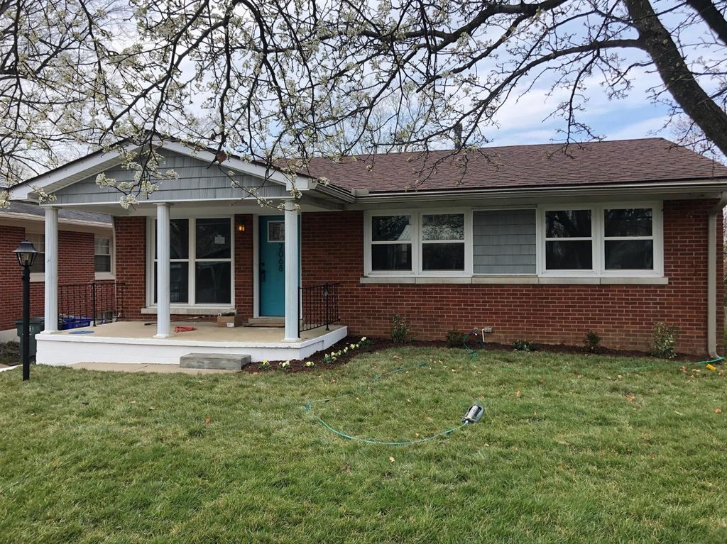 2068 Saint Teresa Dr, Lexington, KY 40502