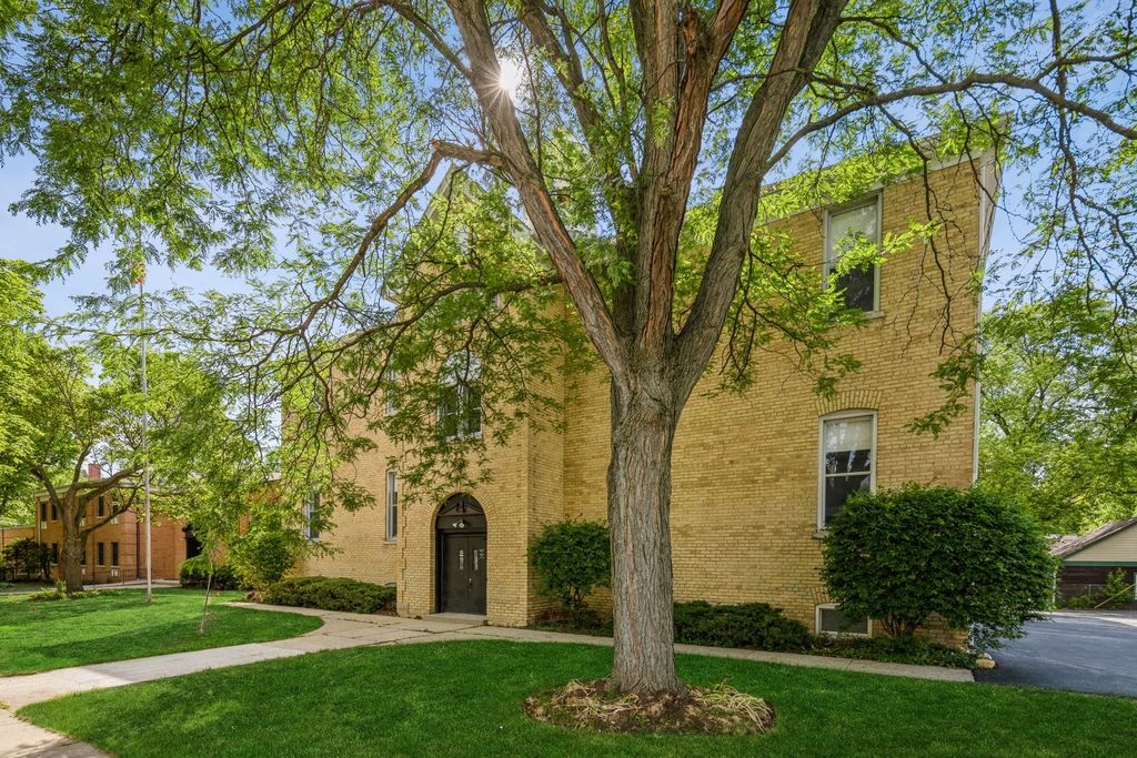174 S McHenry Ave #12, Crystal Lake, IL 60014
