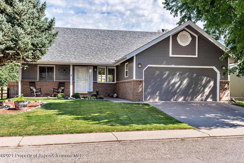 720 Ginseng Rd, New Castle, CO 81647