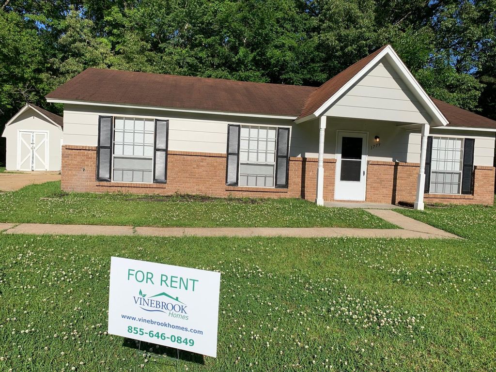 1779 Brookhollow Cir, Jackson, MS 39212