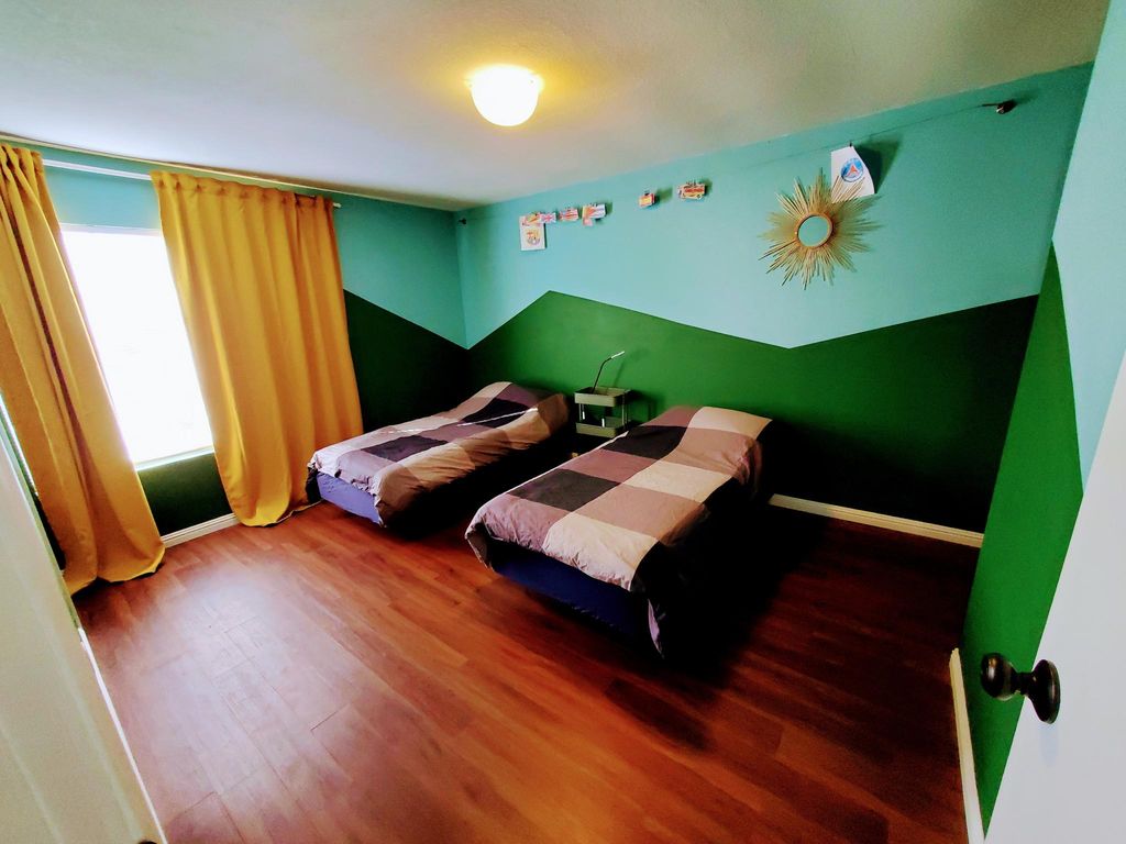 1460 Hialeah Dr #B, Las Vegas, NV 89119