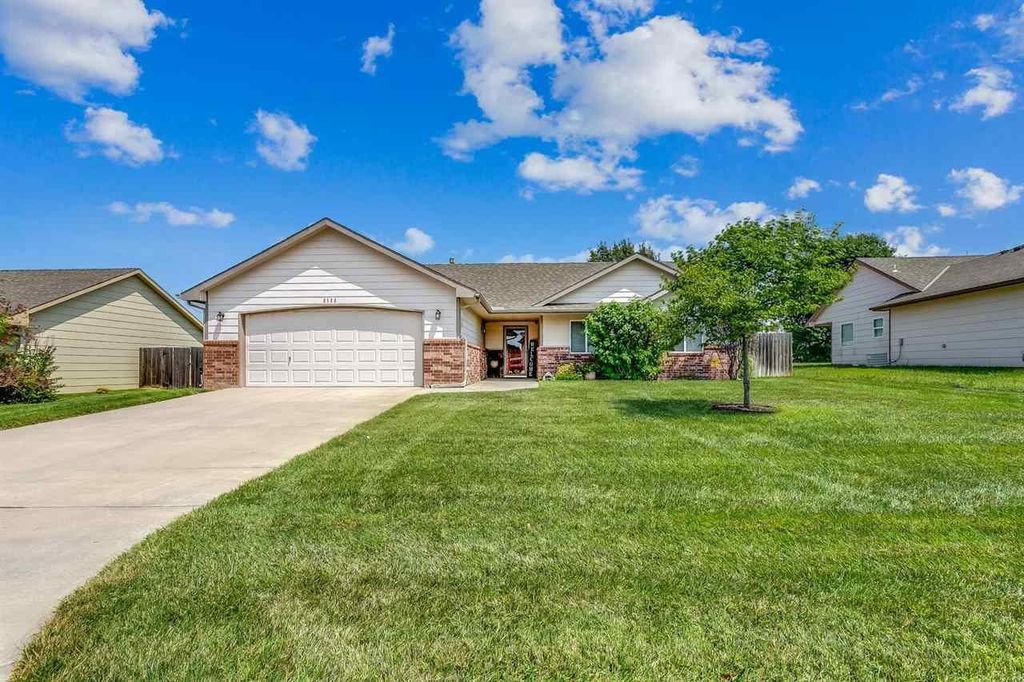 2120 N Farmstead St, Wichita, KS 67208