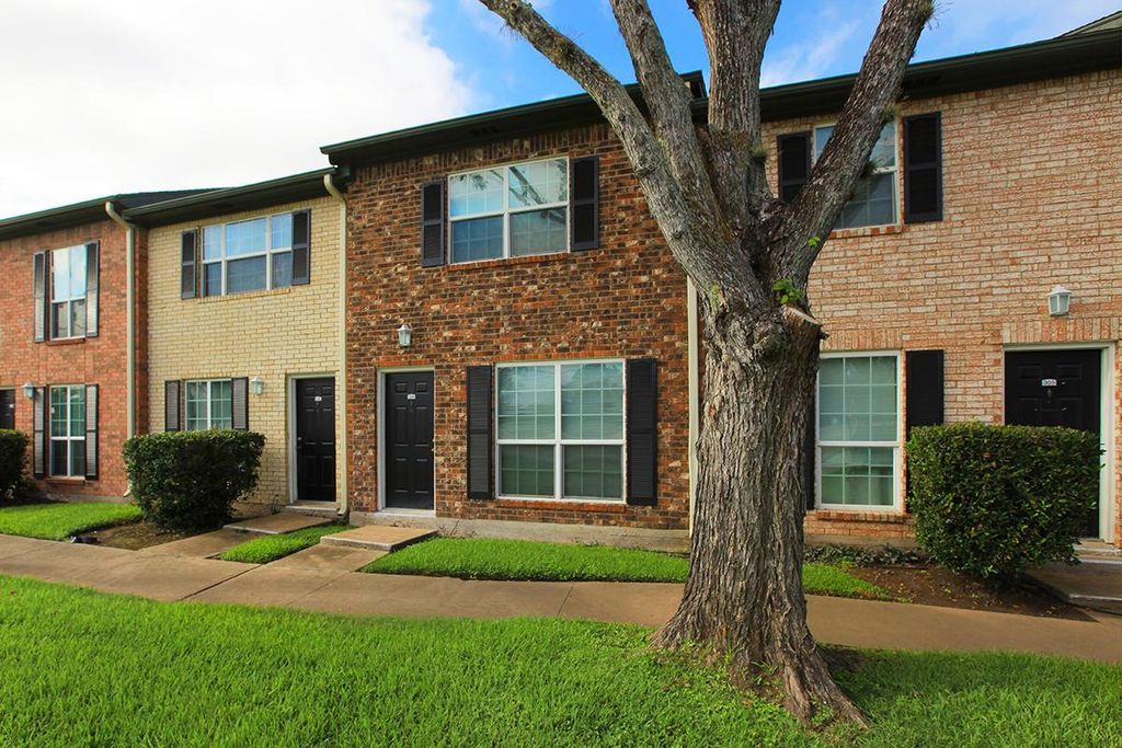 440 Highway 332, Lake Jackson, TX 77566
