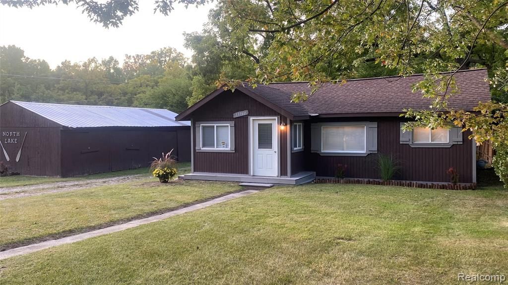 13960 N Territorial Rd, Gregory, MI 48137