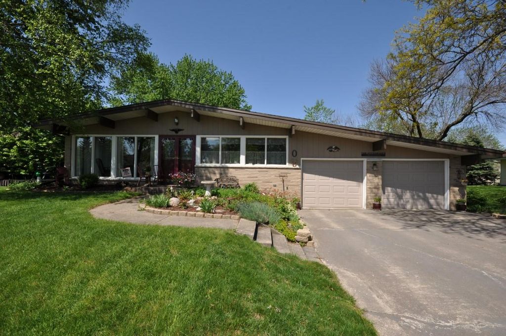 1310 S 7th Ave, West Bend, WI 53095 Trulia