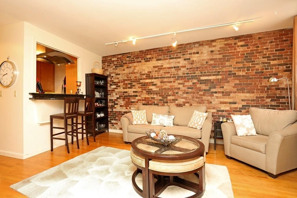 19 Wiget St #305, Boston, MA 02113