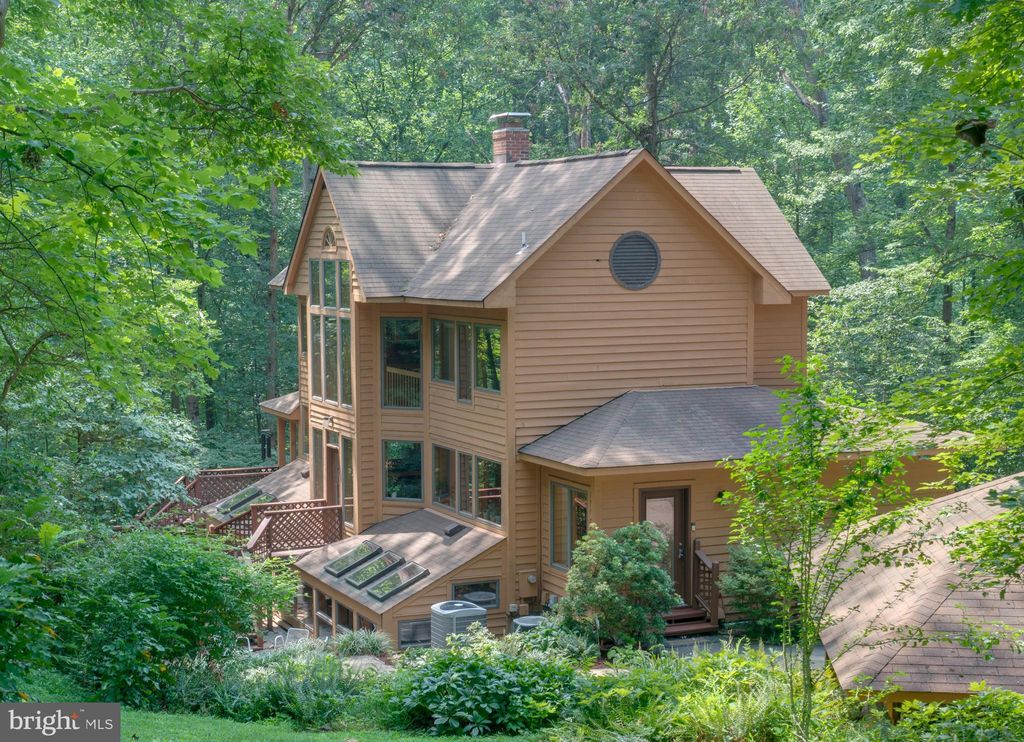 11007 Oakton Woods Way, Oakton, VA 22124