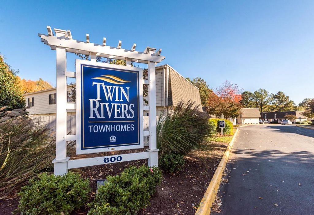 600 Winston Churchill Dr, Hopewell, VA 23860