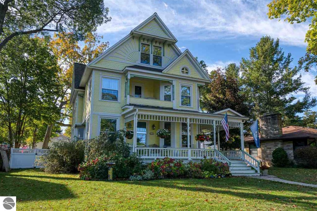 422 Washington St, Traverse City, MI 49686