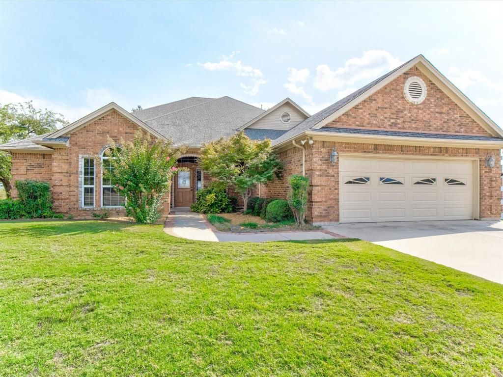 115 Lakeview Dr, Runaway Bay, TX 76426