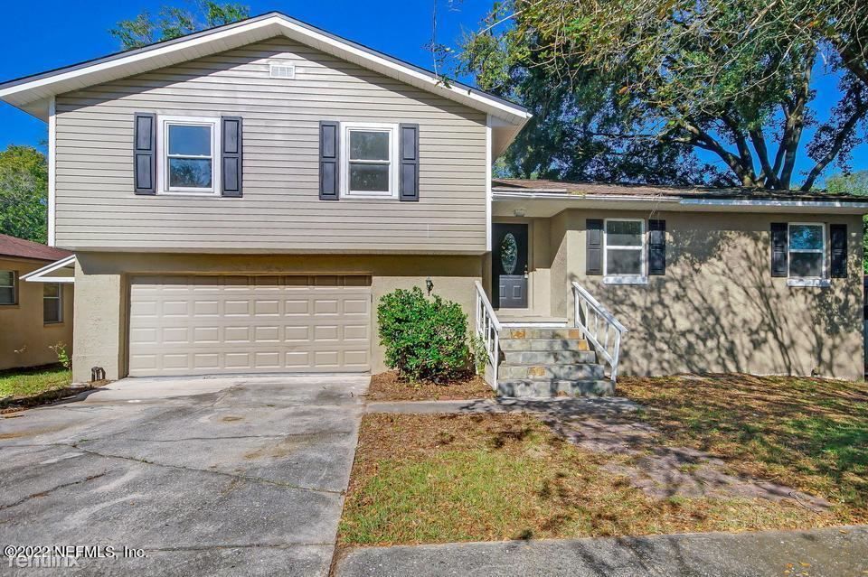 1620 Oak Ridge Dr W, Jacksonville, FL 32225