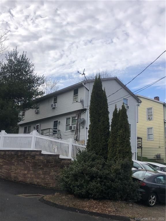 220 Emmett Ave, Derby, CT 06418
