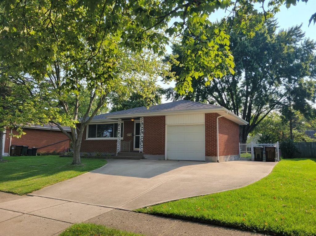 2300 Whitlock Pl, Kettering, OH 45420