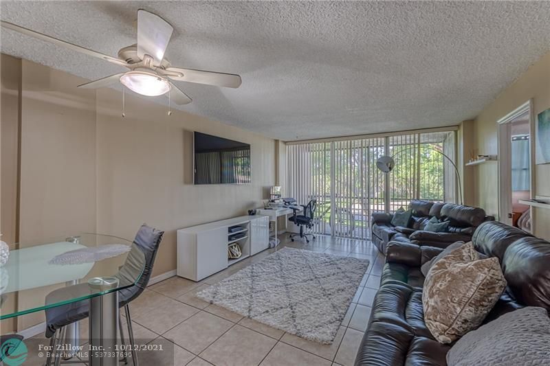 121 Royal Park Dr #2H, Oakland Park, FL 33309