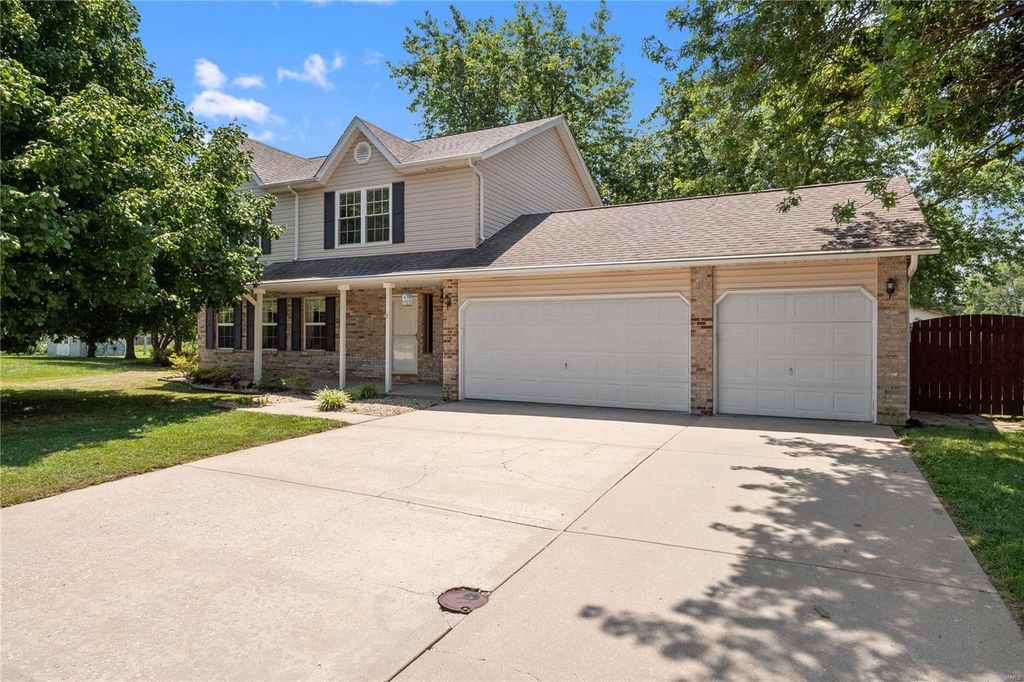 500 Call Ct, New Baden, IL 62265