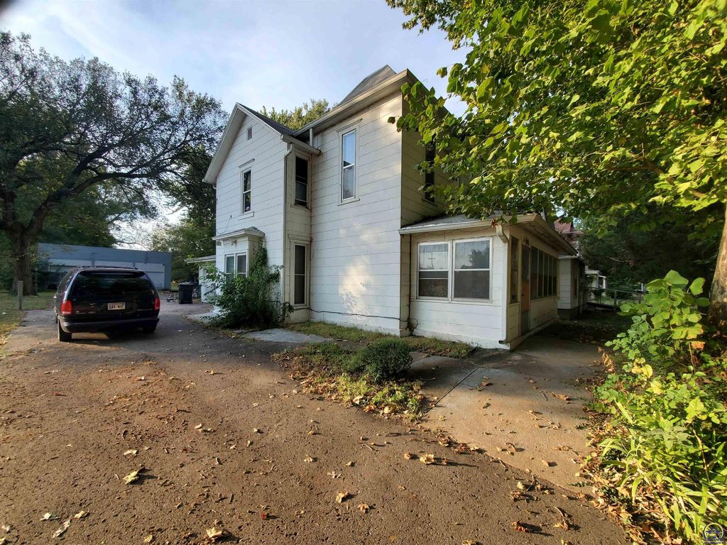 919 NW Van Buren St, Topeka, KS 66608