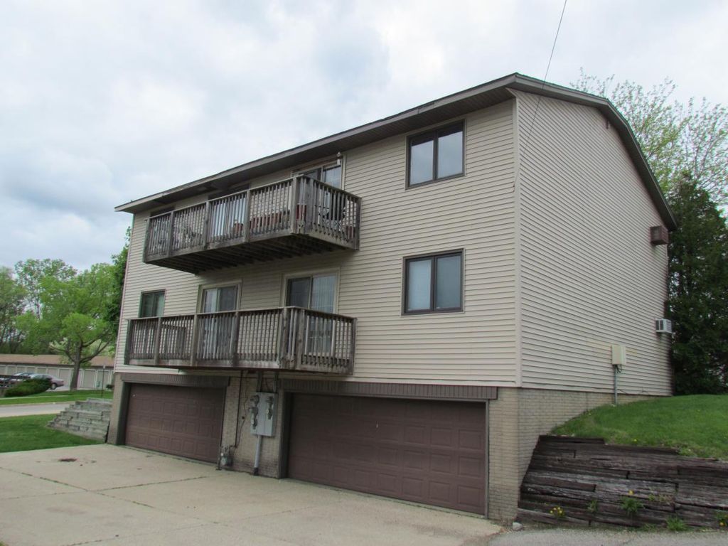 4003 Westover Rd SE, Cedar Rapids, IA 52403