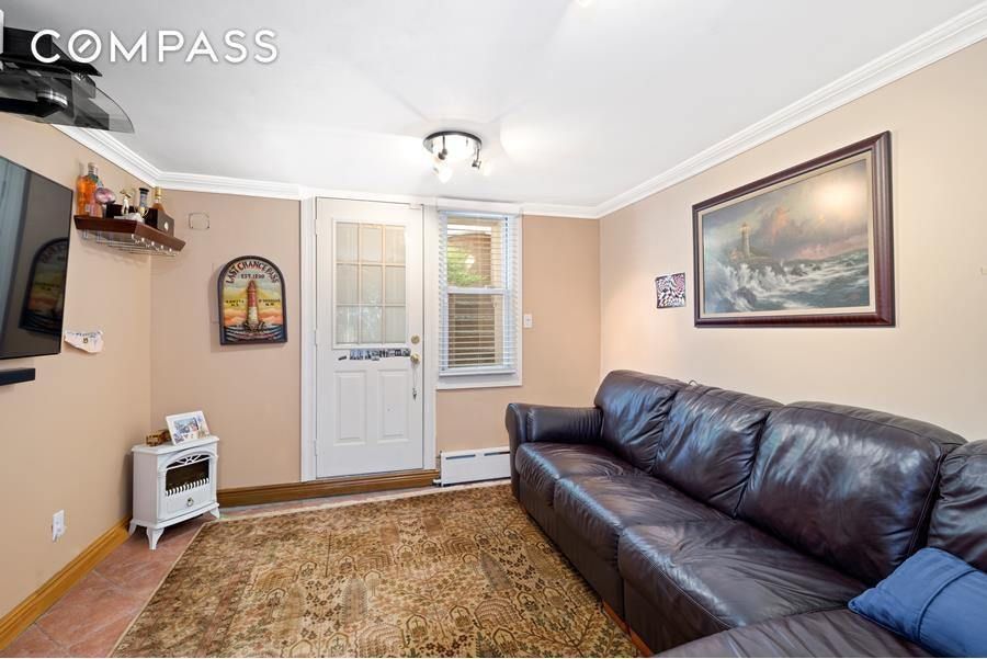 13 Cornelia St, New York, NY 2 Bed, 2.5 Bath Townhouse 10 Photos