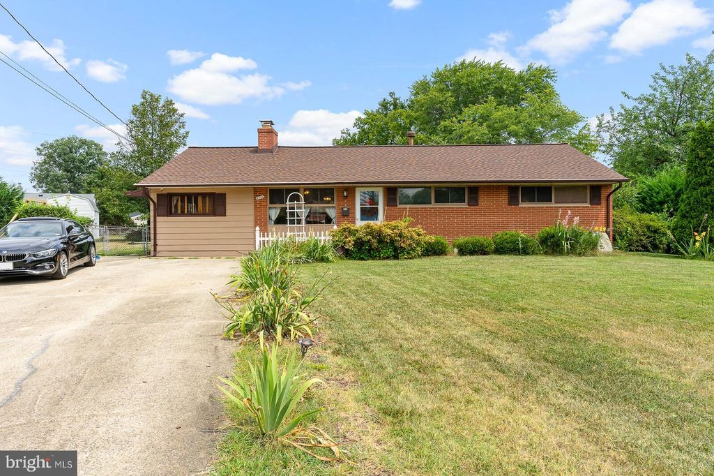 4800 Flower Ln, Alexandria, VA 22310