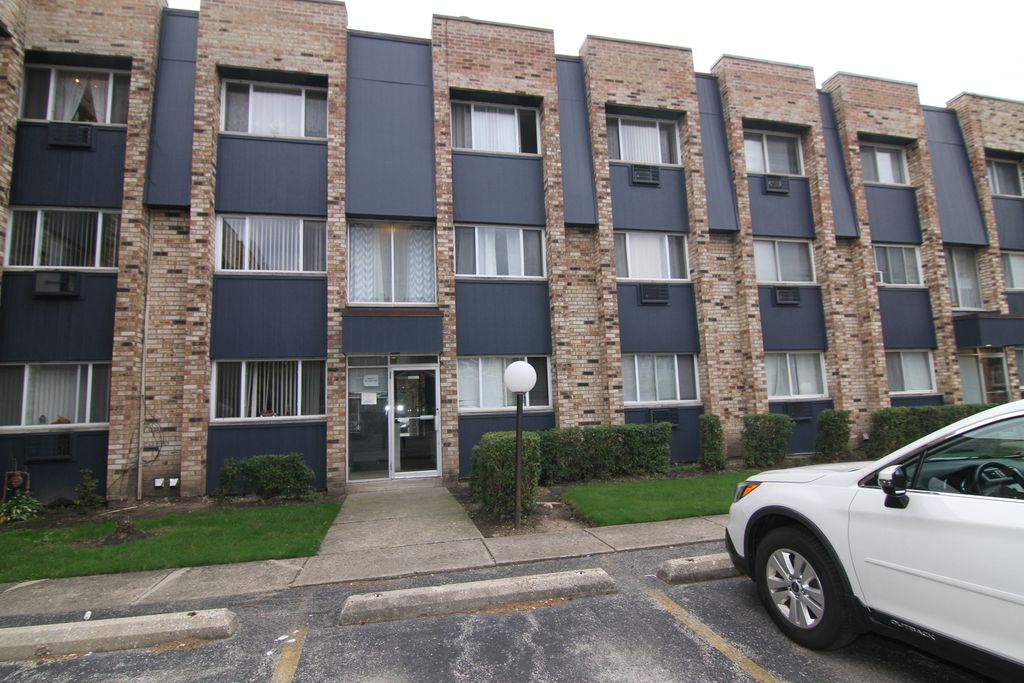 8629 W  Foster Ave  #5-1A, Chicago, IL 60656