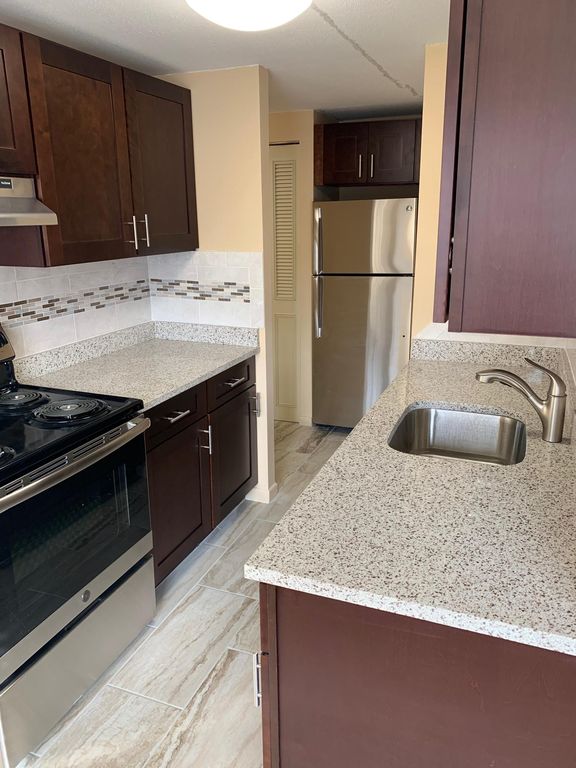 215 Fort Pleasant Ave, Springfield, MA 01108