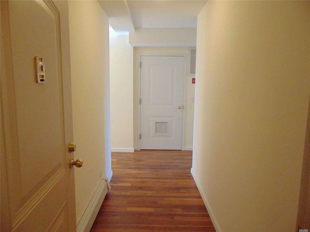 84-42 Smedley St #3F, Jamaica, NY 11435