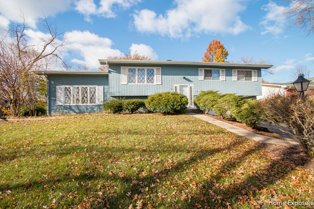 5736 Westview Ln, Lisle, IL 60532
