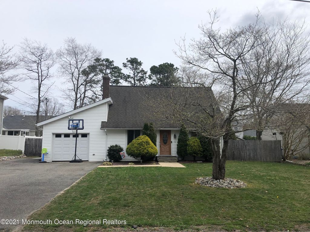 116 Equinox Rd, Manahawkin, NJ 08050