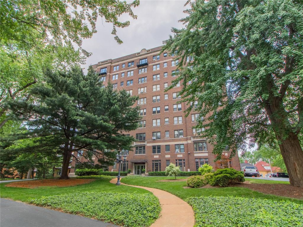 3438 Russell Blvd #701, Saint Louis, MO 63104