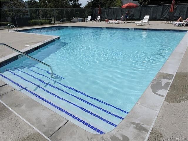 5 Foncine Ln #6, South Windsor, CT 06074