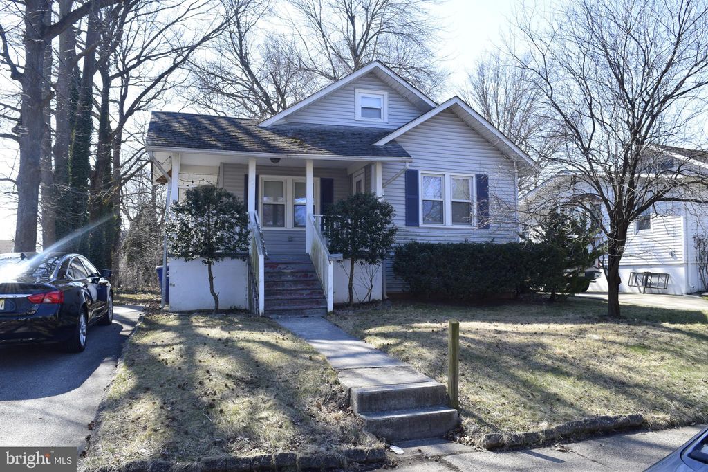 216 Spruce Ave, Maple Shade, NJ 08052
