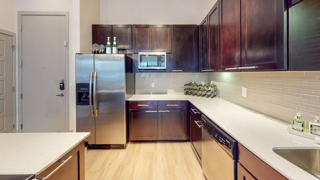 1836 W Davis St, Dallas, TX 75208