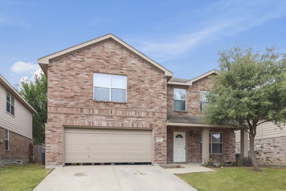 10021 Blue Bell Dr, Fort Worth, TX 76108