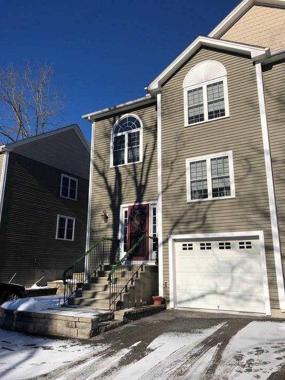 125 S Main St B, North Brookfield, MA 3 Bed, 1.5 Bath MultiFamily