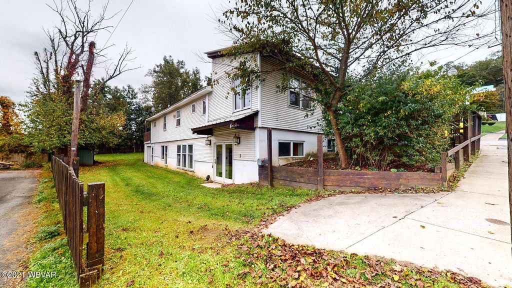 61 W Houston Ave, Montgomery, PA 17752