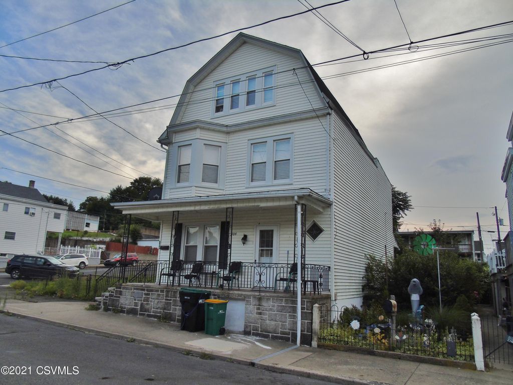 104 N Locust St, Mount Carmel, PA 17851