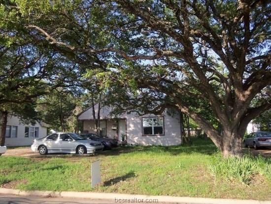 1005 Foster Ave, College Station, TX 77840