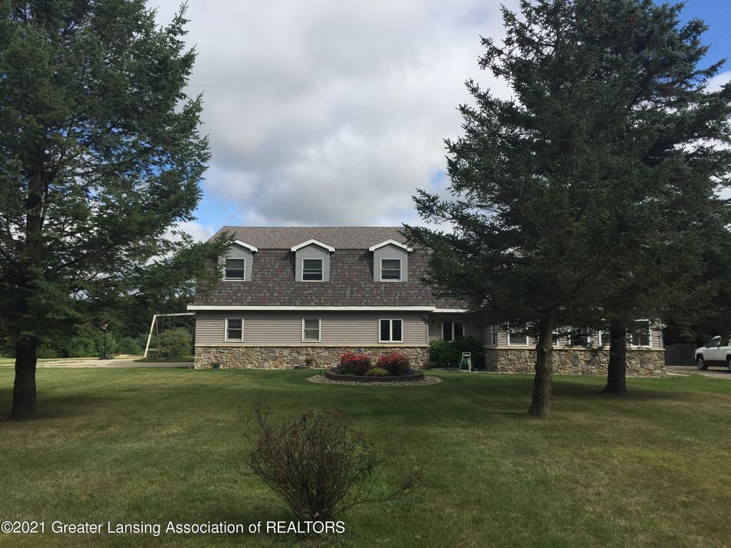 9720 Winegar Rd, Laingsburg, MI 48848