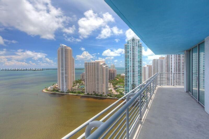 325 S Biscayne Blvd #2723, Miami, FL 33131
