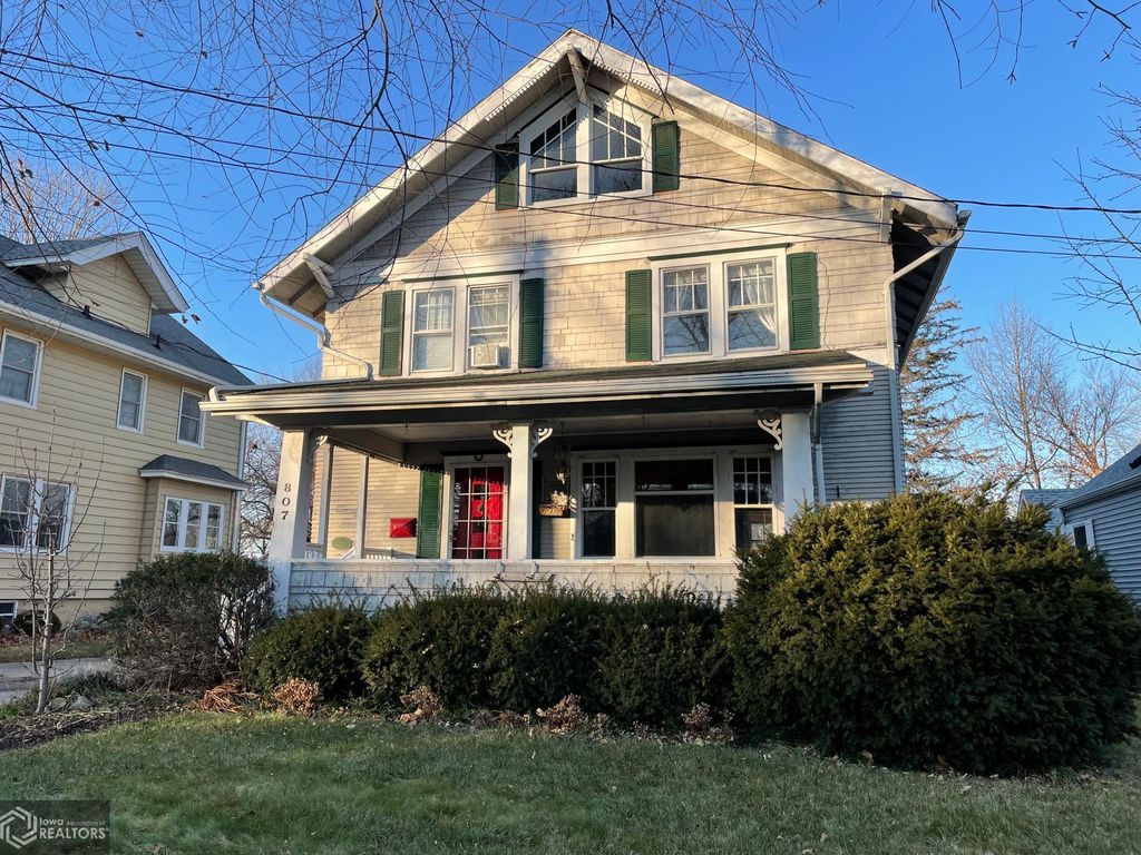 807 E Burlington Ave, Fairfield, IA 52556