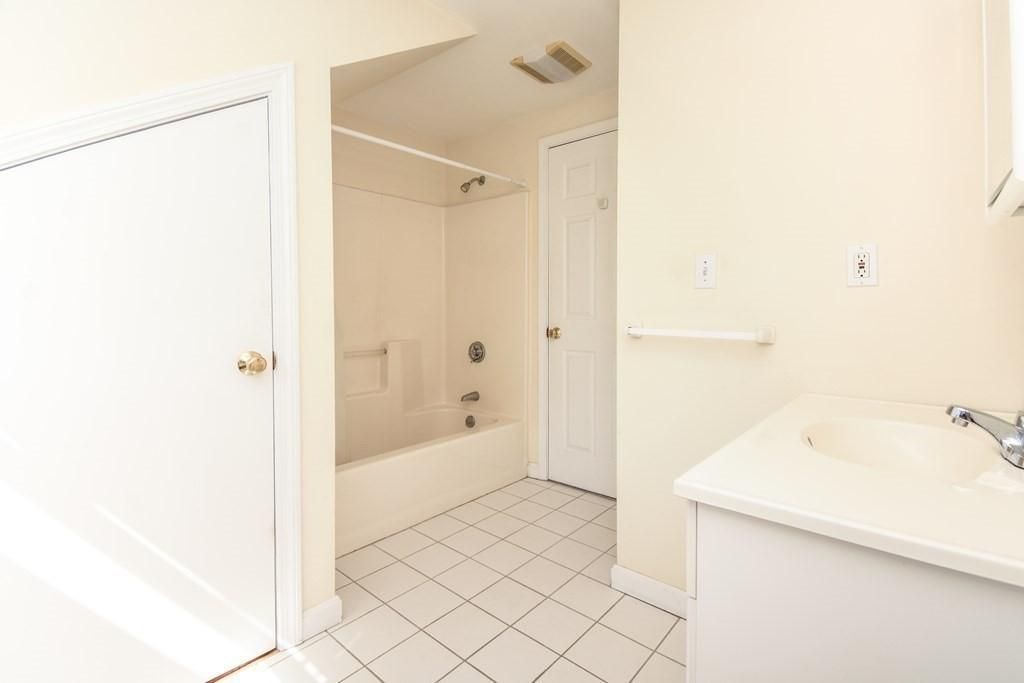 16 Parkers Ln, Waltham, MA 02453